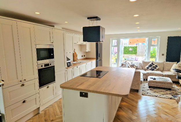 Kitchen installation with contemporary finish